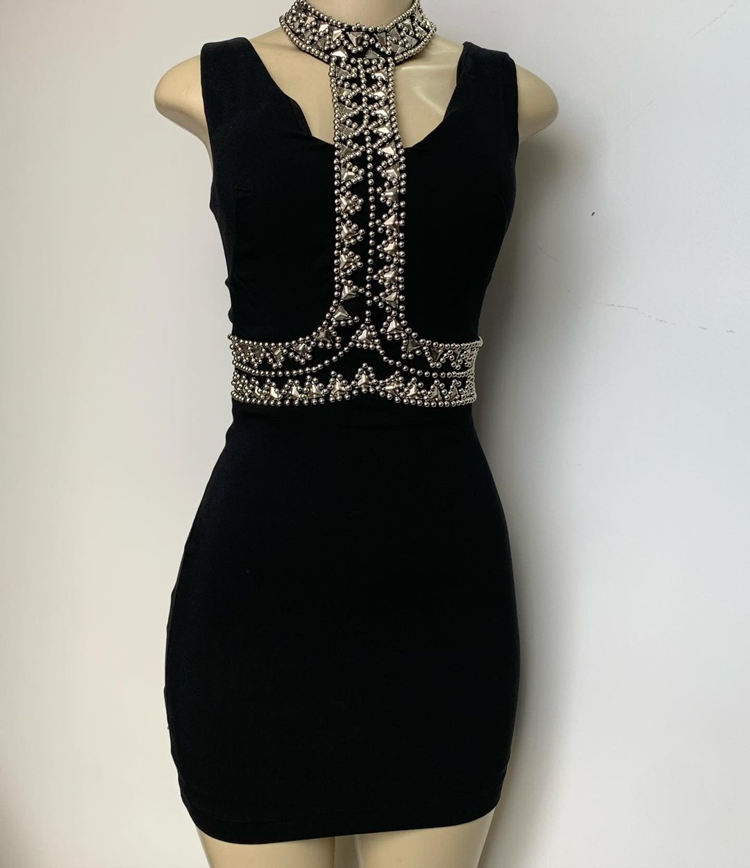 Vestido preto bordado